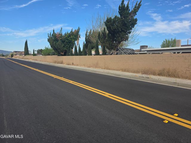 28th Ste Vic Avenue R8, Palmdale, CA 93550