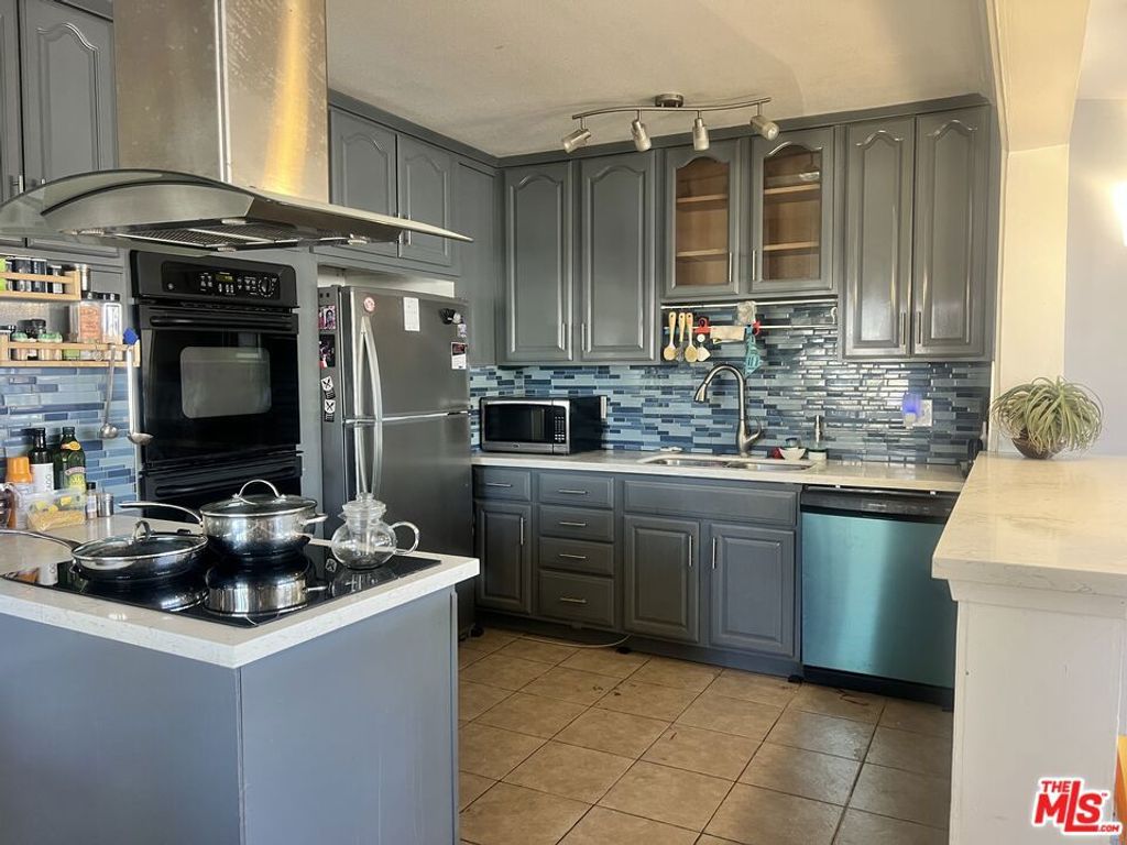 Image 6 of property listing at 1706 W 124th Street, Los Angeles, CA 90047