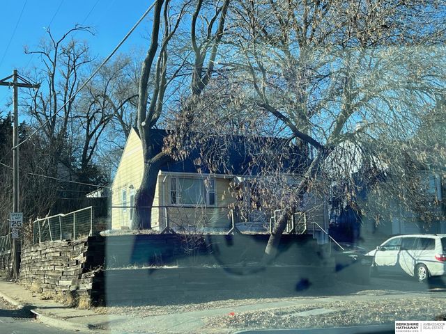 3902 N 52nd Street, Omaha, NE 68104