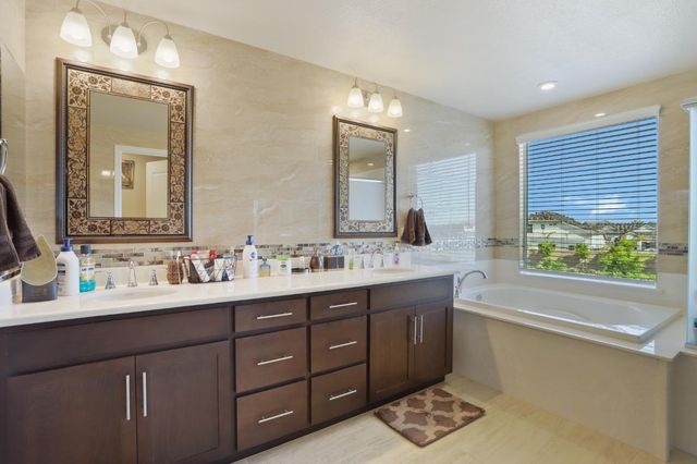 2925 Fuchsia Dr, Lodi, CA 95242