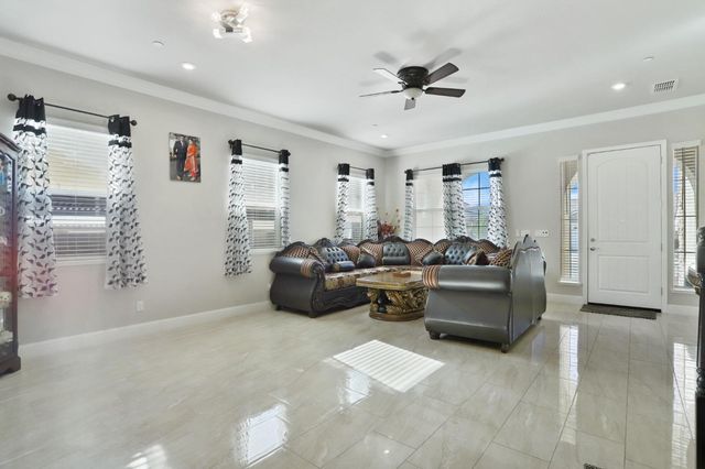 2925 Fuchsia Dr, Lodi, CA 95242