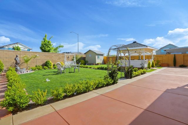 2925 Fuchsia Dr, Lodi, CA 95242