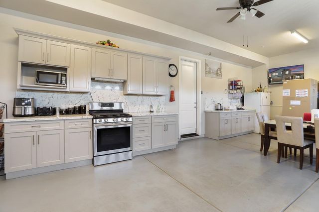 2925 Fuchsia Dr, Lodi, CA 95242