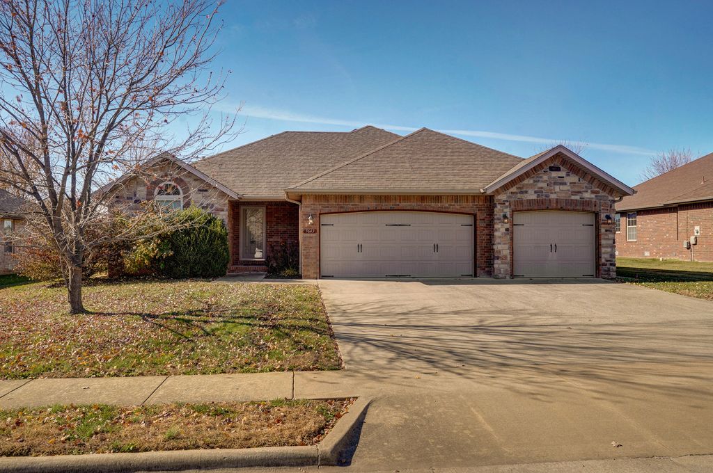 5643 S Winsor Drive, Battlefield, MO 65619