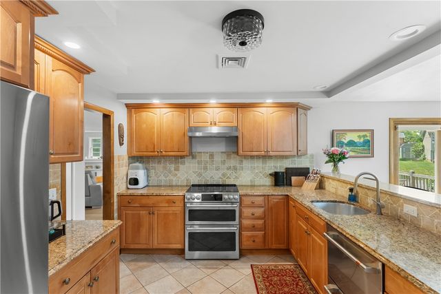 417 Squantum Drive, Warwick, RI 02888
