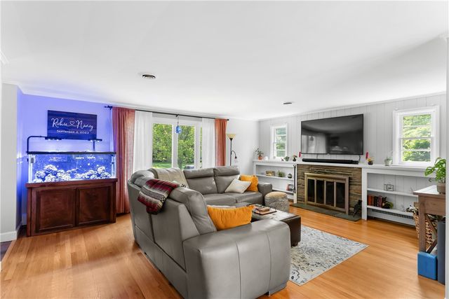 417 Squantum Drive, Warwick, RI 02888