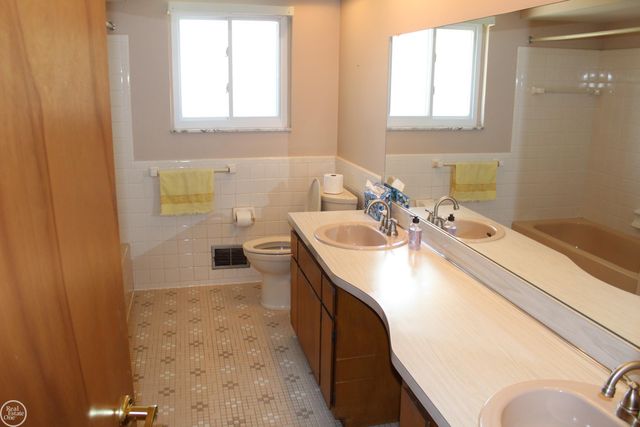 18084 Juliana Avenue, Eastpointe, MI 48021