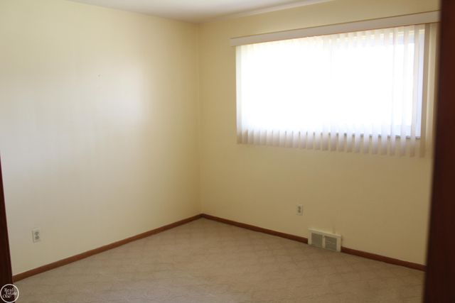 18084 Juliana Avenue, Eastpointe, MI 48021