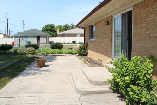 18084 Juliana Avenue, Eastpointe, MI 48021