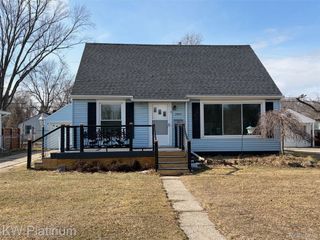 2915 10th Avenue, Port Huron, MI 48060