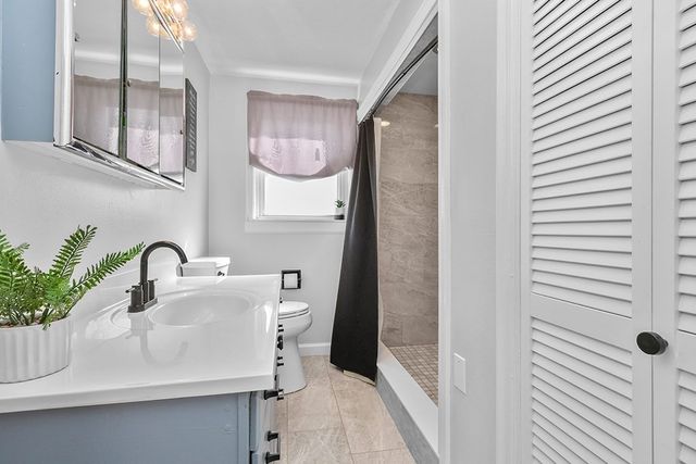 5 Bernier Ln, Bellingham, MA 02019