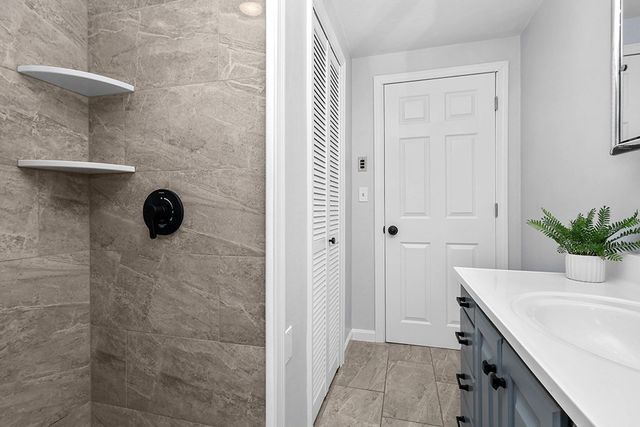 5 Bernier Ln, Bellingham, MA 02019