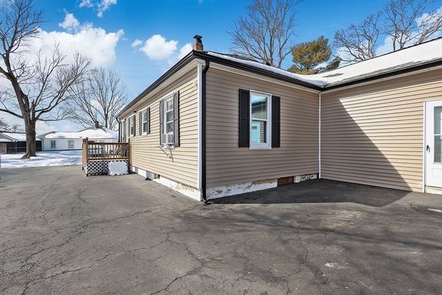 5 Bernier Ln, Bellingham, MA 02019