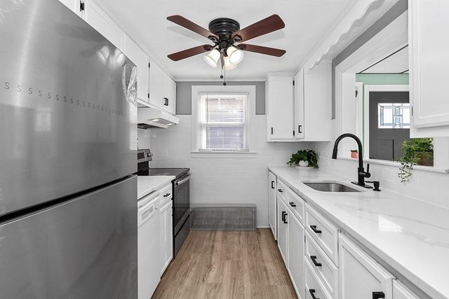 5 Bernier Ln, Bellingham, MA 02019