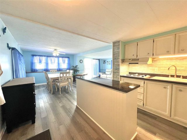 528 BLACKBURN BOULEVARD, North Port, FL 34287