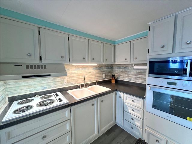 528 BLACKBURN BOULEVARD, North Port, FL 34287