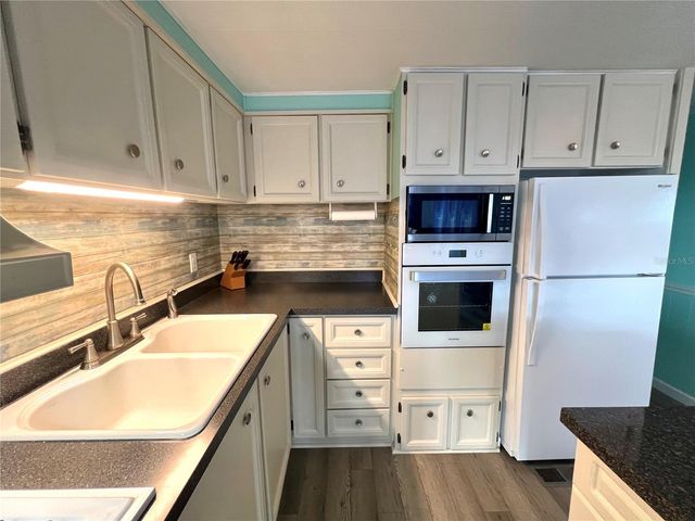 528 BLACKBURN BOULEVARD, North Port, FL 34287