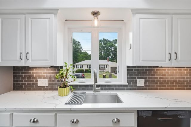 5 Antrim Rd, Framingham, MA 01701