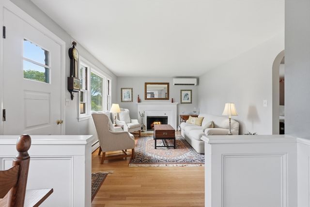 5 Antrim Rd, Framingham, MA 01701