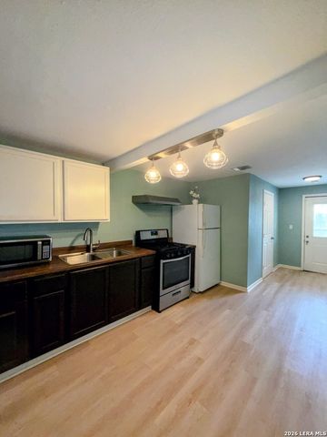 419 Collinsworth Avenue, San Antonio, TX 78225