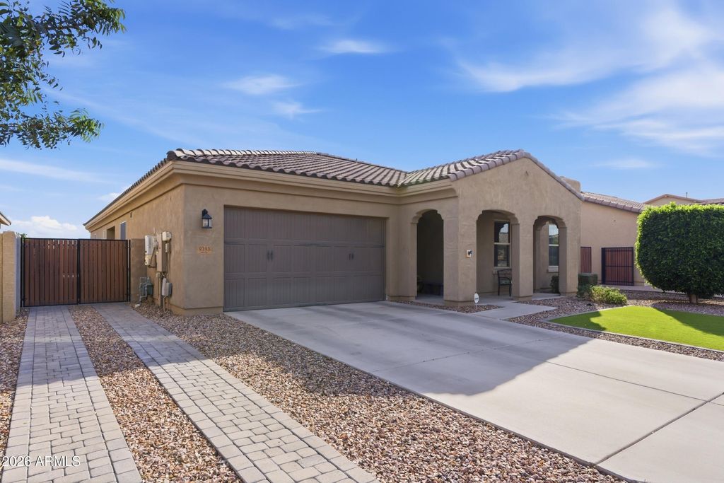 9393 W DALEY Lane, Peoria, AZ 85383