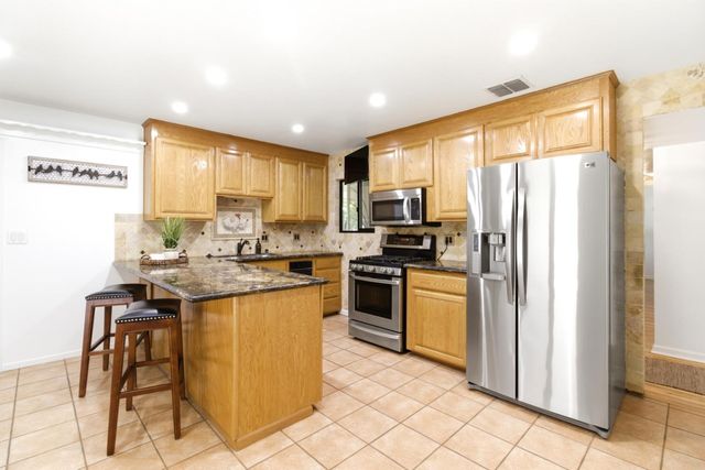 5532 Manzanita Ave, Carmichael, CA 95608