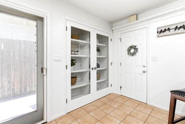 5532 Manzanita Ave, Carmichael, CA 95608