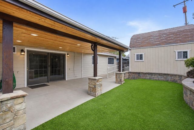 5532 Manzanita Ave, Carmichael, CA 95608