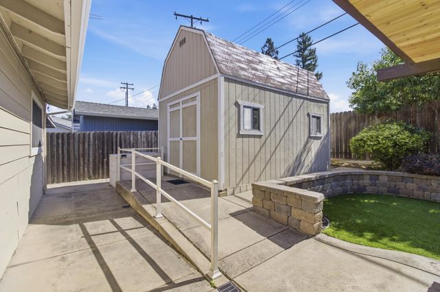5532 Manzanita Ave, Carmichael, CA 95608