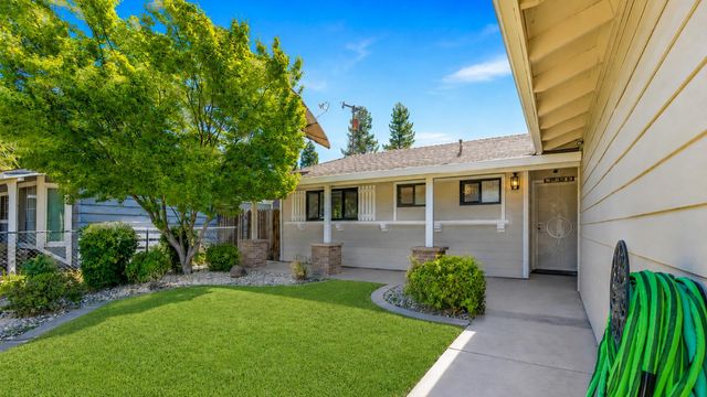 5532 Manzanita Ave, Carmichael, CA 95608