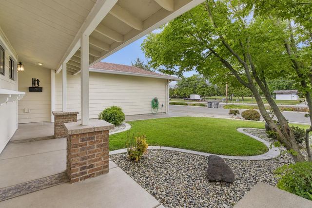 5532 Manzanita Ave, Carmichael, CA 95608