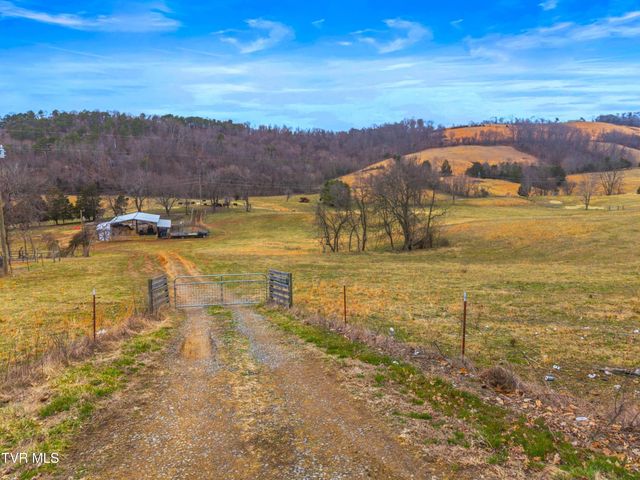 612 Grassy Valley Road, Whitesburg, TN 37891