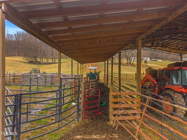 612 Grassy Valley Road, Whitesburg, TN 37891