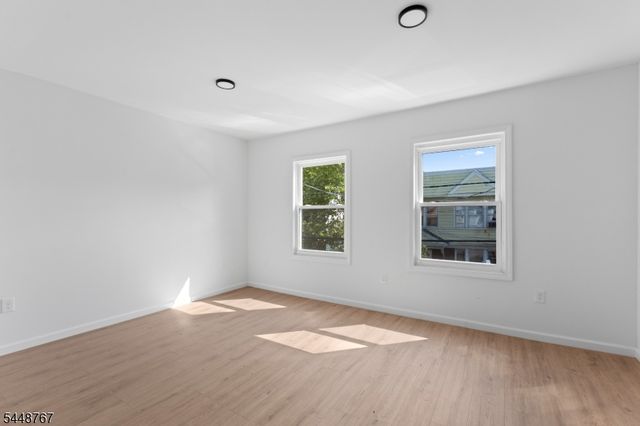 43 Cortland St, Newark City, NJ 07105