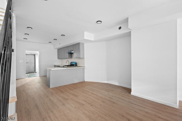 43 Cortland St, Newark City, NJ 07105