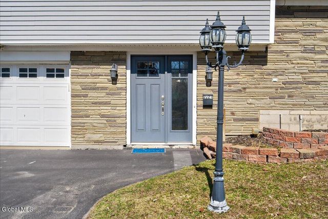 2221 Eastern Parkway, Niskayuna, NY 12309