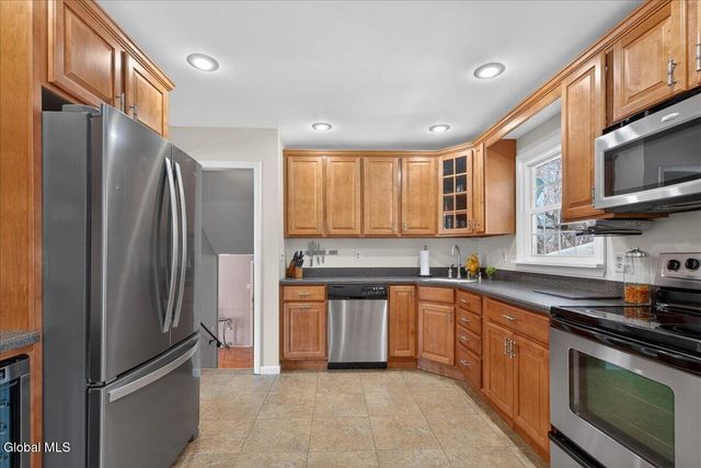 2221 Eastern Parkway, Niskayuna, NY 12309