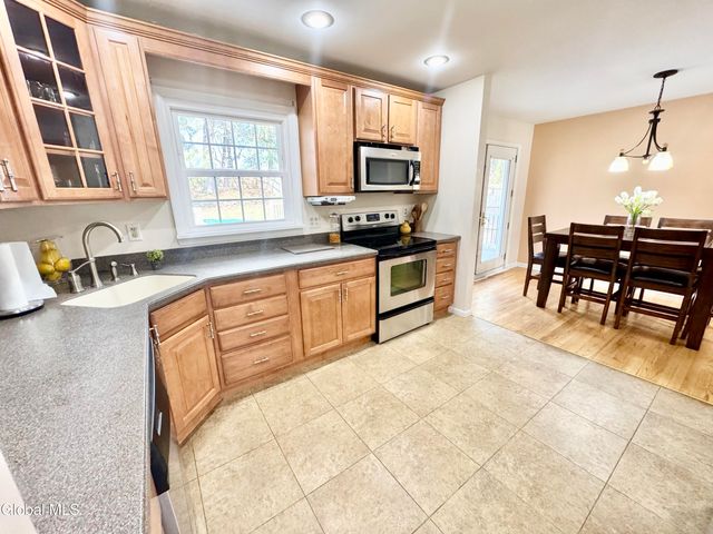 2221 Eastern Parkway, Niskayuna, NY 12309
