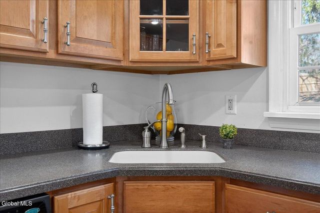 2221 Eastern Parkway, Niskayuna, NY 12309