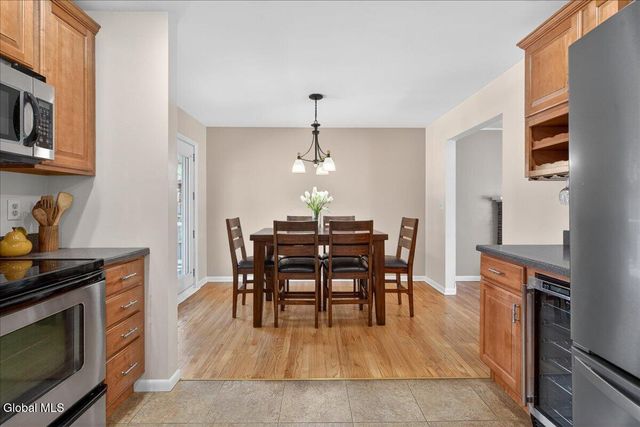 2221 Eastern Parkway, Niskayuna, NY 12309