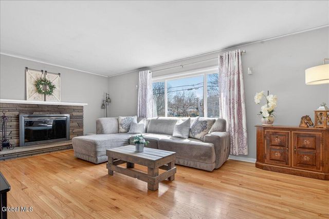 2221 Eastern Parkway, Niskayuna, NY 12309