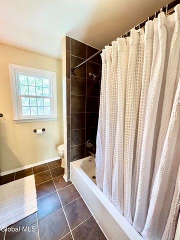 2221 Eastern Parkway, Niskayuna, NY 12309