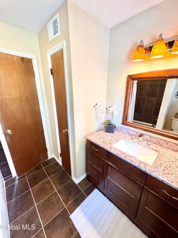 2221 Eastern Parkway, Niskayuna, NY 12309