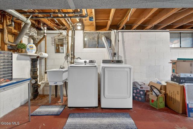 2221 Eastern Parkway, Niskayuna, NY 12309