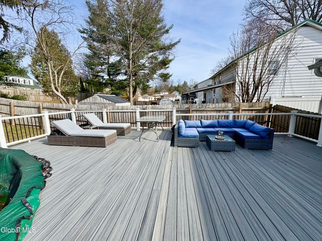 2221 Eastern Parkway, Niskayuna, NY 12309