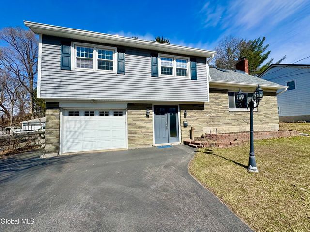 2221 Eastern Parkway, Niskayuna, NY 12309