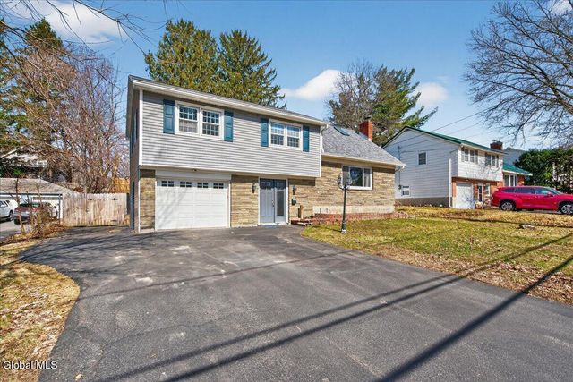 2221 Eastern Parkway, Niskayuna, NY 12309