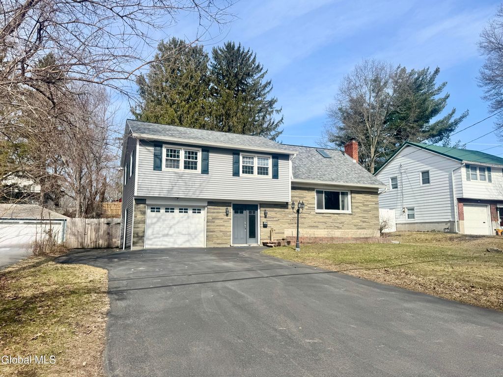 2221 Eastern Parkway, Niskayuna, NY 12309