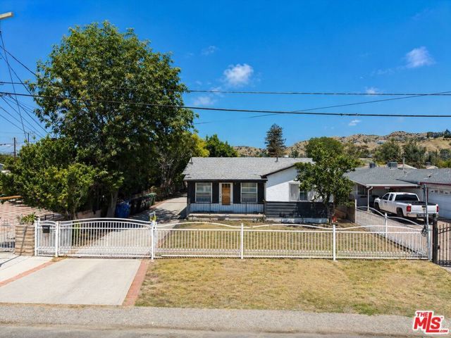 10341 Arminta Street, Sun Valley (los Angeles), CA 91352