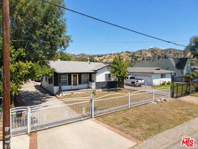 10341 Arminta Street, Sun Valley (los Angeles), CA 91352